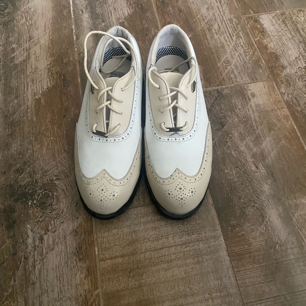 Elegant Cream and White Women's Oxford Shoes